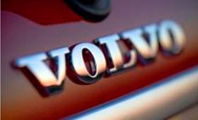 Как Volvo помогают друг другу на опасной дороге