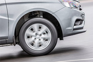 Как же изменились цены на непремиальные летние и зимние шины за год